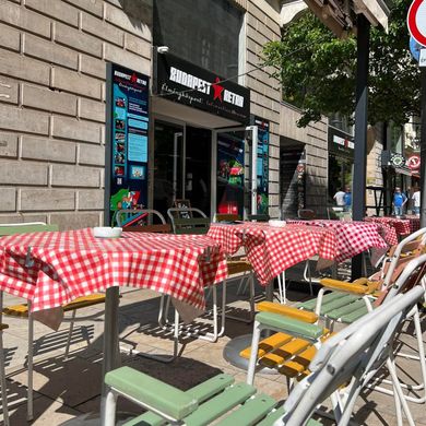 Szendvics nap 2026 Budapest - Retro melegszendvicsek az Elvársnő menüben a Budapest Retro Élményközpontban