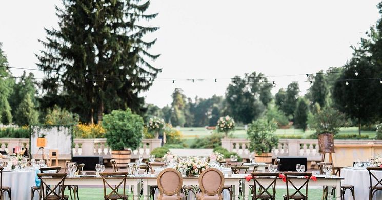 Szabadtéri esküvő Pest megyében 2026 - Romantikus esküvő a Gödöllői Királyi Kastélyban