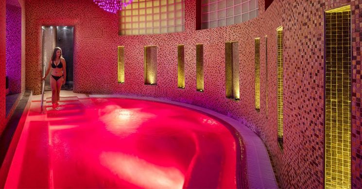 Pihenés két ünnep között Tatán, wellnesszel a Kristály Imperial Hotelben