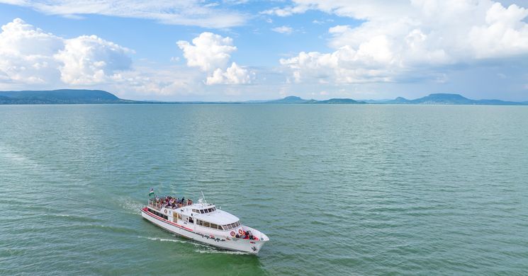 Hajóbérlés szülinapra szolgáltatásokkal a Balatonon 2026