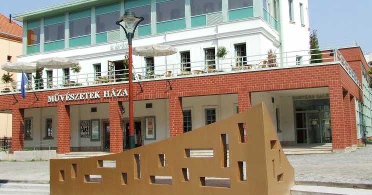 Miskolci mozi műsora 2026 - Vetítések az Uránia teremben és a Béke teremben