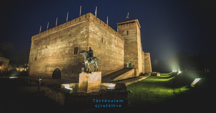 Gyulai vár tárlatvezetés, Történelmi séta keddtől vasárnapig és esti tárlatvezetés szombatonként