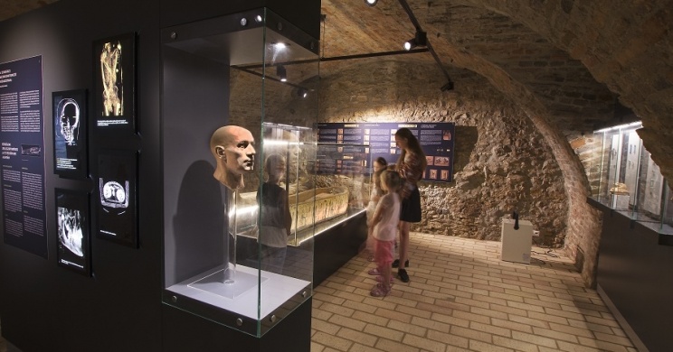 Múmia Kiállítás Pápa - Hori titkai: Óegyiptomi koporsó és múmia kiállítás