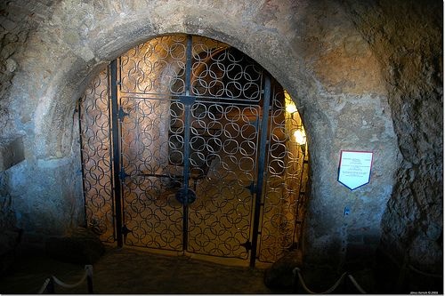 Egri kazamaták, tárlatvezetés az aknafigyelő folyosókba