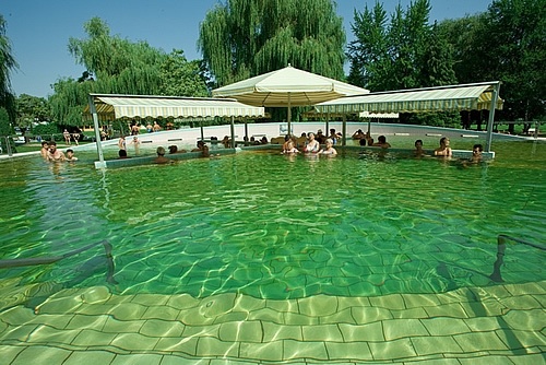 Gyógyvíz gerinc megbetegedésekre, kúra és kezelés a Lenti Gyógyfürdőben