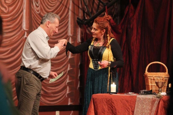 Szerelmi praktikák, avagy párterápia hölgyeknek és uraknak, kurtizánképzés Zinával az Élménybirtokon