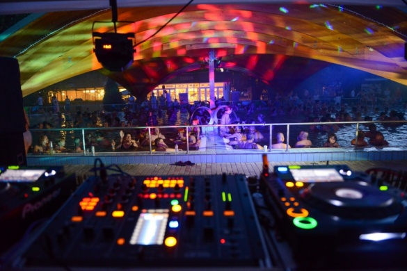 Éjszakai fürdőzés Igal 2026. Igal Nights az Igali-Gyógyfürdőben