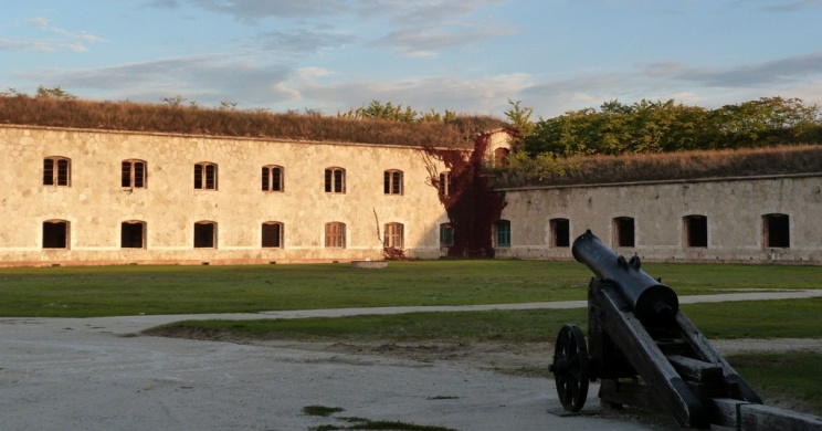 Ágyú kiállítás Komáromban, tavasztól őszig a Monostori Erődben