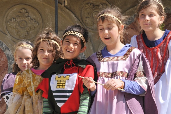 Középkori jelmezkölcsönző családi és céges rendezvényekre, a bikali Élménybirtokon