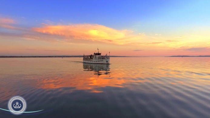 Kis esküvő hajón, mondják ki a boldogító igent a meseszép Balaton közepén hajónk fedélzetén!