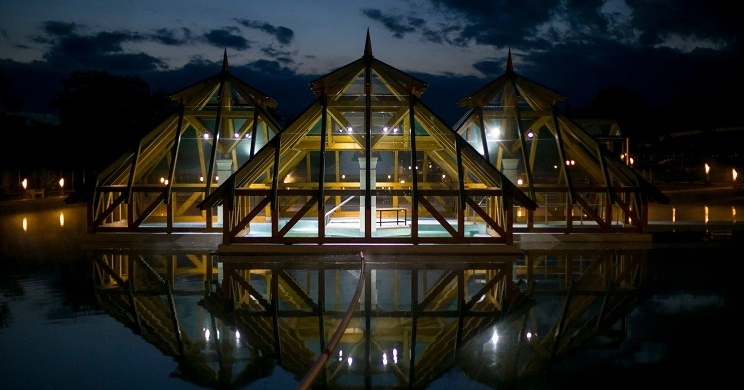 Éjszakai fürdőzés Demjénben, pénteken és szombaton 24 óráig a Termáltó Fürdőben