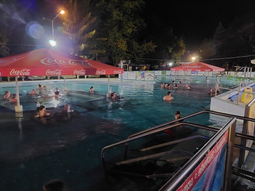 Éjszakai termálfürdőzés minden pénteken és szombaton Leányfalun a Termálfürdőnkben