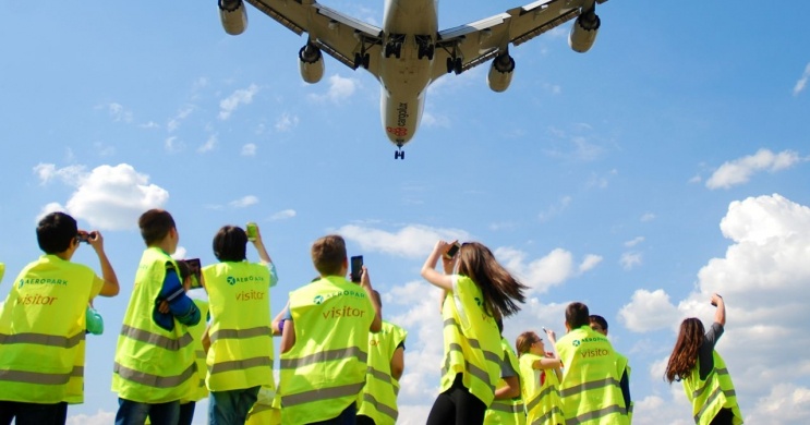 Repülőtér látogatás Budapesten a Liszt Ferenc Repülőtéren, titokzatos kisváros a kulisszák mögött