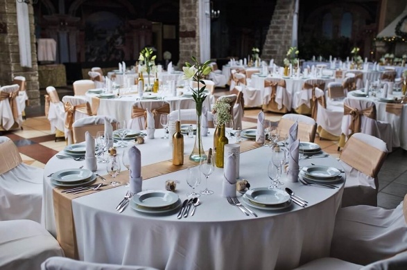 Esküvő helyszín 200 fő részére  királyi körülmények között a bikali Puchner Kastélyszállóban