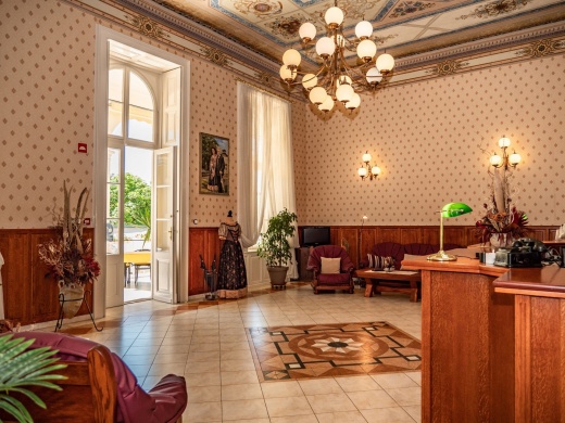 Decemberi esküvő a Balatonnál, történelmi környezetben és hangulatban műemlék épület szállodánkban