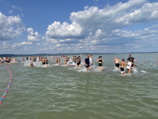 Beach Run 2025 Balatonlelle. Mezítlábas futóverseny a Napfény Strandon