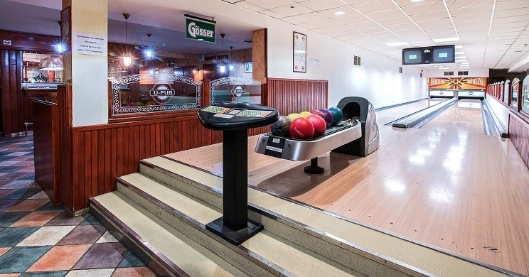 Bowlingozás Hajdúszoboszló 2026 -  családoknak, barátoknak, munkatársaknak a Barátság Hotel U-Pub-jában