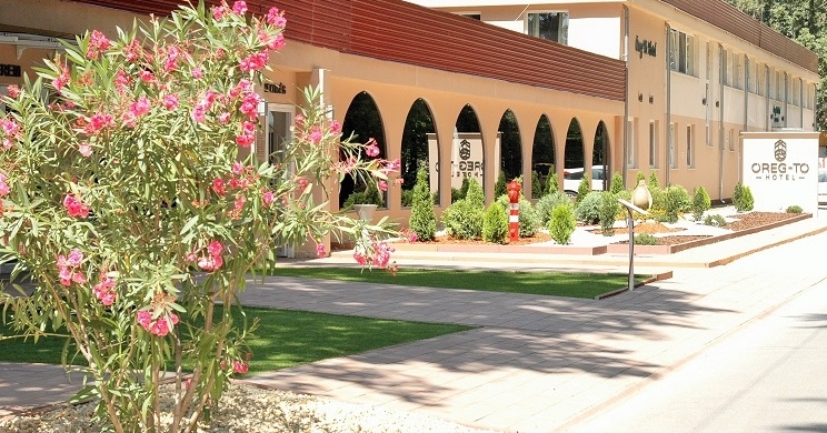 Nyugdíjas csomag csoportoknak 2026 - Kedvezményes szállás félpanzióval és belépőkkel a tatai Öreg-Tó Hotelben