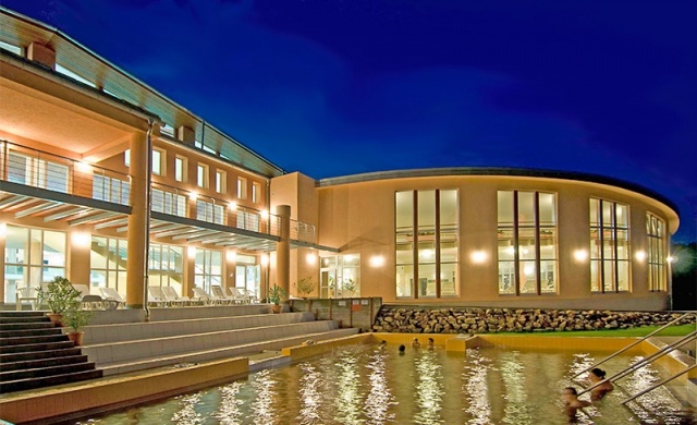 Éjszakai fürdőzés Martfű 