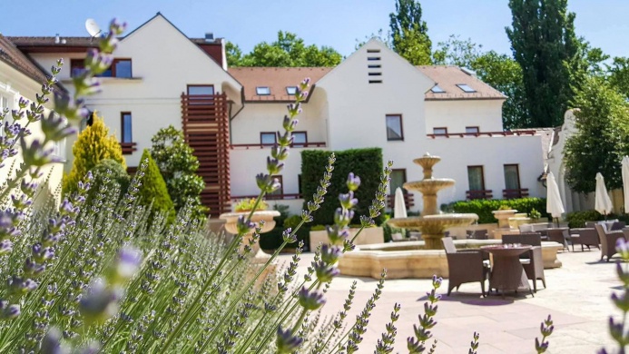 2026. május 1. Tatán, ünnepi wellness pihenés a Kristály Imperial Hotelben