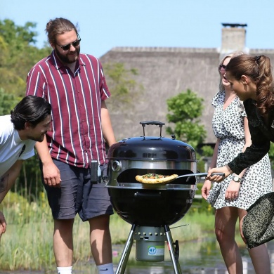 Hagyományos kerti grillezés faszénen