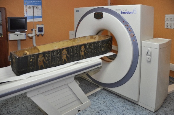 A szarkofág utazik, a múmia látható lesz a Déri Múzeumban!