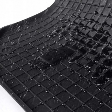 Hogyan tisztítható az autószőnyeg őszi kirándulások után?