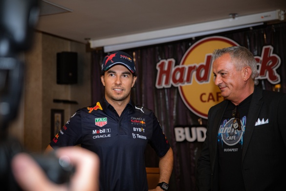 Meet &amp; Greet Sergio Perezzel F-1 pilótával a Red Bull Oracle és Hard Rock Cafe együttműködésével