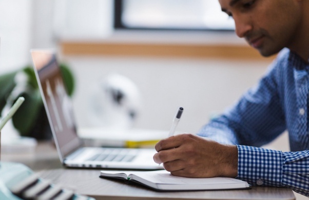 Bármikor, bárhol könnyen utánaolvashatunk a szavak jelentésének