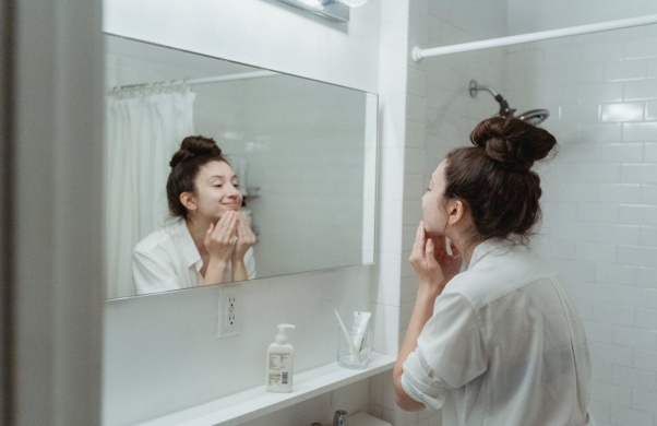 Miért fontos már fiatalabb korban foglalkozni a bőrápolással?