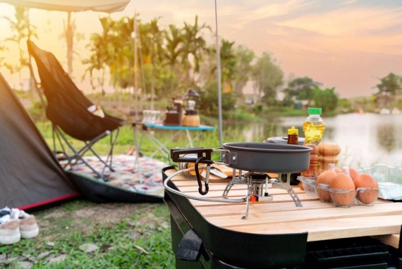 Mit vigyél magaddal sátorozáskor? – a kempingezés fontos kellékei