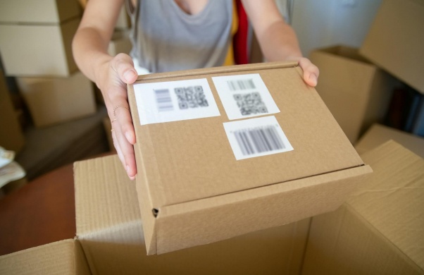 Hogyan segíti az automatizált dobozhajtogató gép a csomagolási folyamatokat?