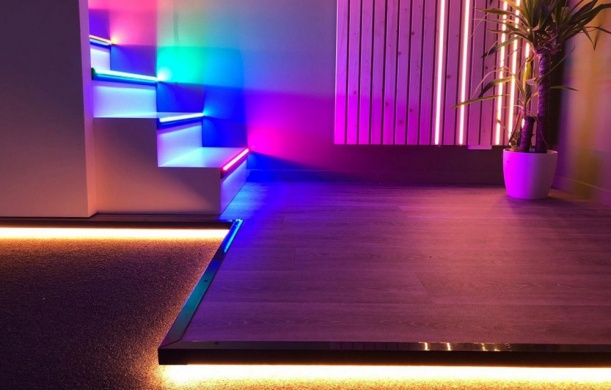 LED-szalagok: a modern otthon világításának kreatív eszközei