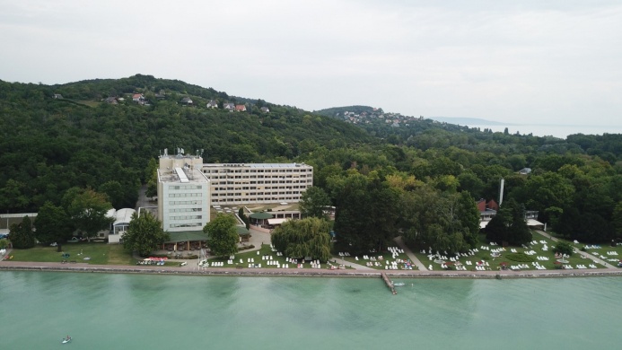 Jótékonysággal indítja a szezont a Club Tihany Resort - a Baptista Szeretetszolgálat önkénteseit lát