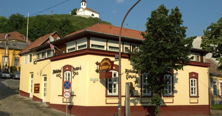 Alabárdos Panzió és Apartmanház Esztergom