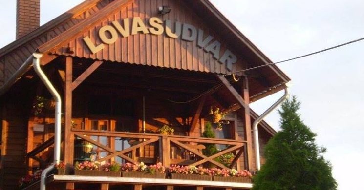 Martinek Lovasudvar Hajdúnánási Lovasközpont és Ifjúsági Szállás