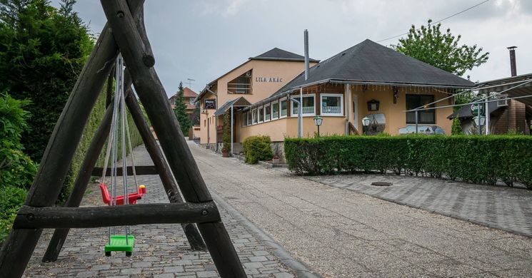 Lila Akác Panzió Esztergom