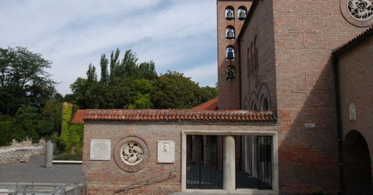 Koronázó Bazilika Romkertje - Nemzeti Emlékhely Székesfehérvár