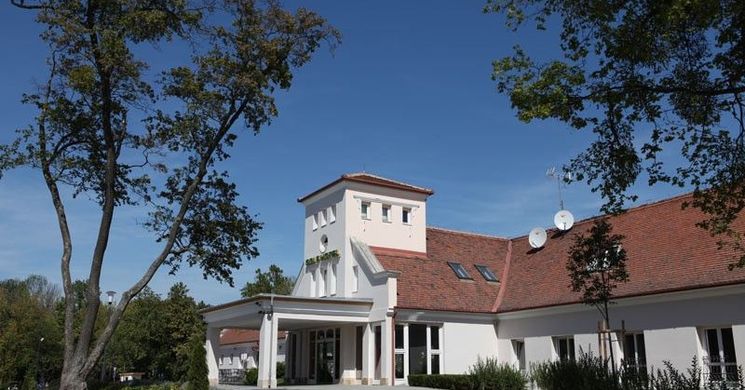 Old Lake Golf Club & Hotel**** Tata