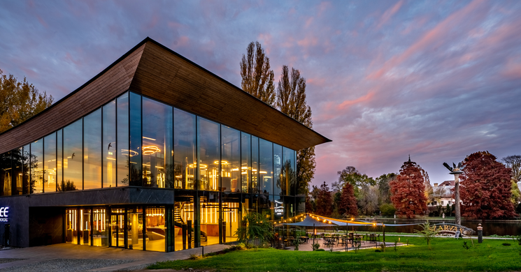 Újváros Bisztró Szarvas