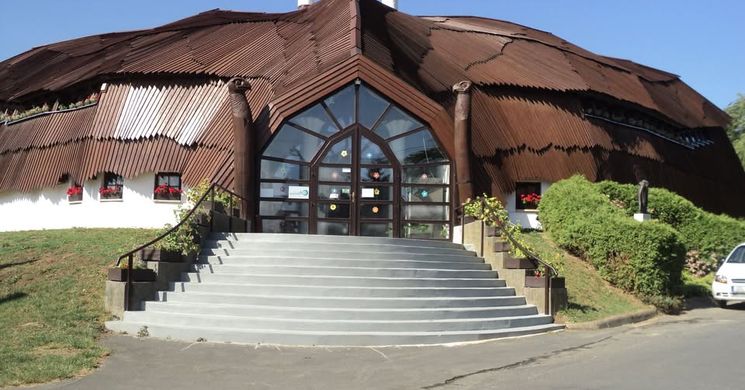 Bak Faluház és Könyvtár 