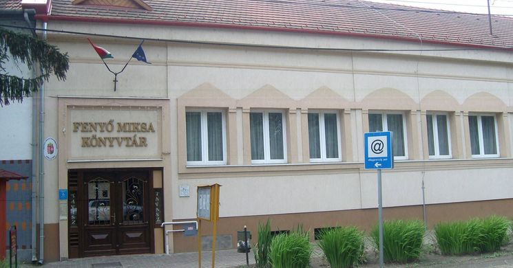 Fenyő Miksa Könyvtár Mélykút