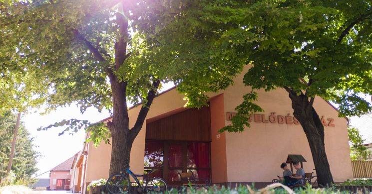 Madocsai Könyvtár és Művelődési ház 