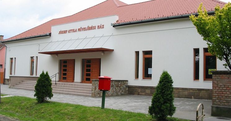 József Attila Művelődési Ház És Könyvtár Gyöngyöshalász