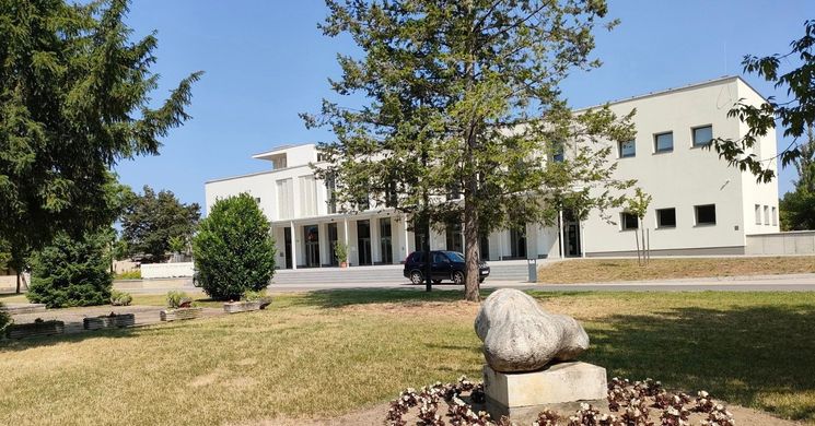  Ady Endre Művelődési Központ és Könyvtár Nyergesújfalu