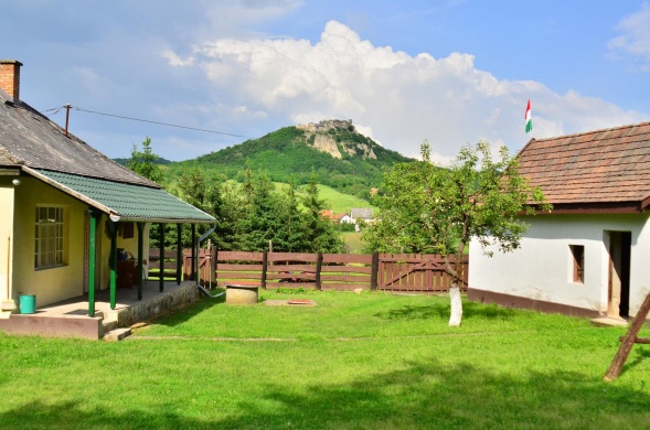 Darnói Lovastanya - Jurtaszálló Sirok