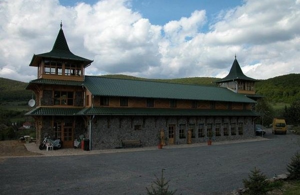 Kőröshegyi Fogadó és Baskói Tábor