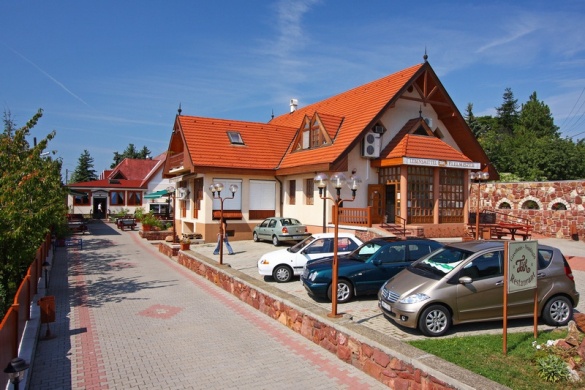 Tóth Vendéglő Révfülöp