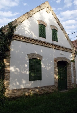 Oszvald Pince Hajós