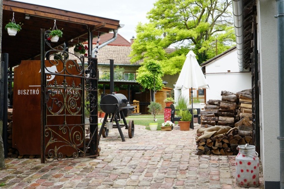 Pörc Bisztró és Delikát Balatonkenese